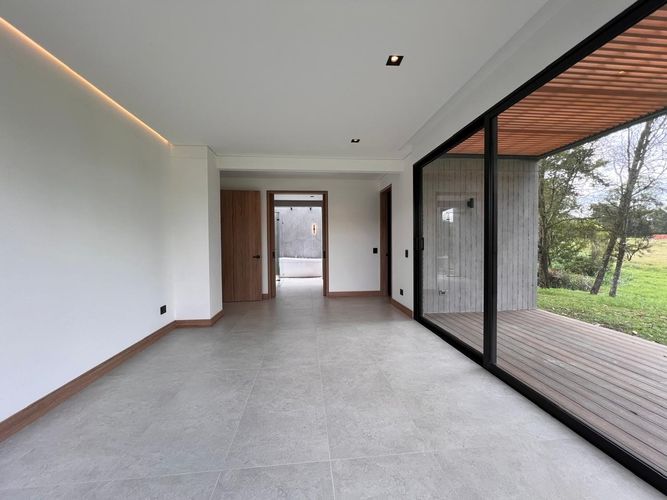 Casa de 4 alcobas en venta en Llano Grande, Rionegro, 510 m² · foto 3 de 19