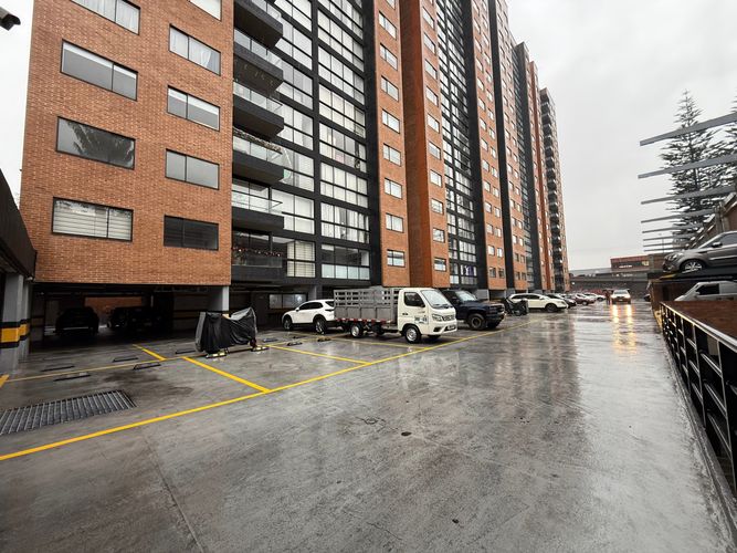 Apartamento de 3 alcobas en arriendo en Santa Maria Del Lago, Bogotá, 96 m² · foto 2 de 24