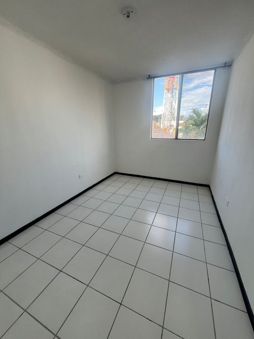 Apartamento de 4 alcobas en venta en Cañaveralejo, Cali, 87 m² · foto 2 de 16