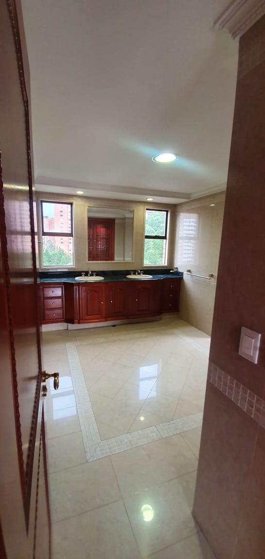 Apartamento en arriendo en El Tesoro, Medellín · foto 24 de 24