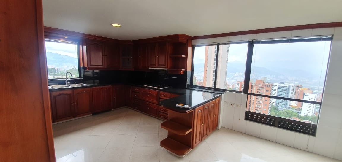 Apartamento en arriendo en El Tesoro, Medellín · foto 4 de 24