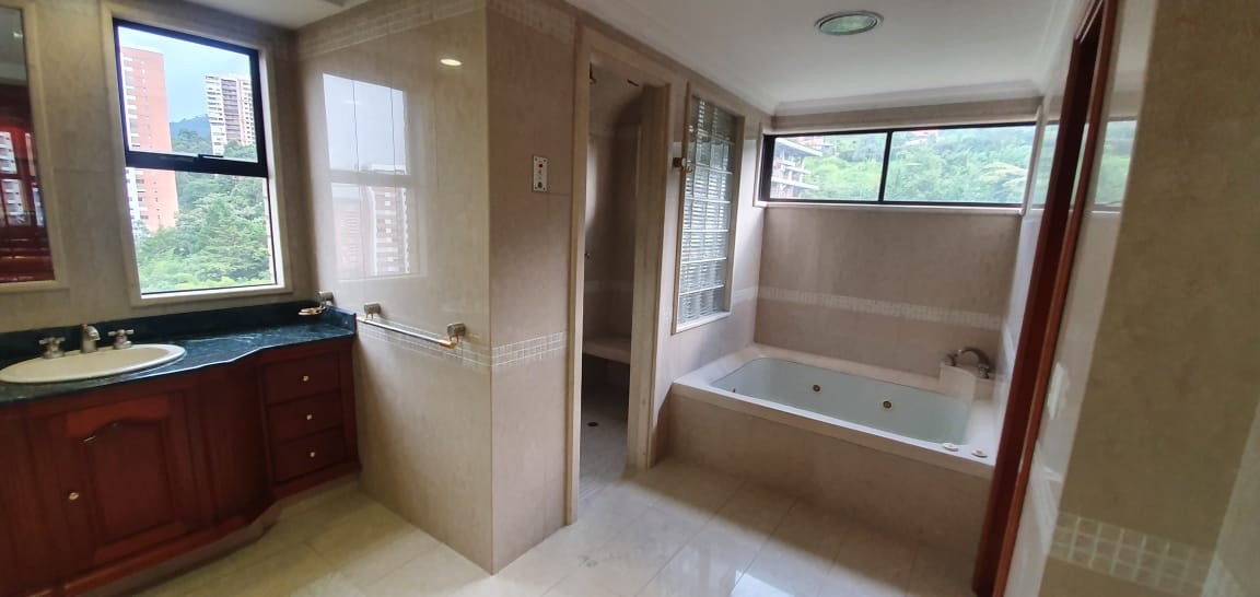 Apartamento en arriendo en El Tesoro, Medellín · foto 6 de 24
