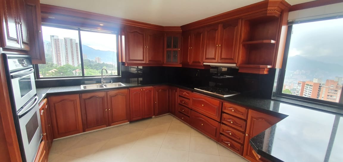 Apartamento en arriendo en El Tesoro, Medellín · foto 23 de 24