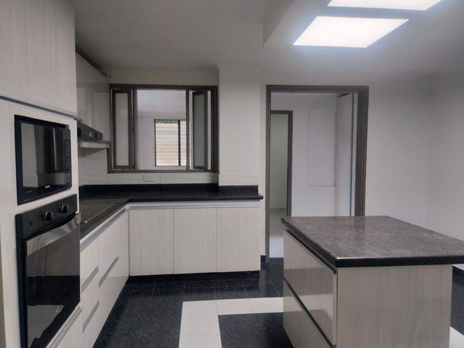 Apartamento de 4 alcobas en venta en El Poblado, Medellín, 239 m² · foto 9 de 19