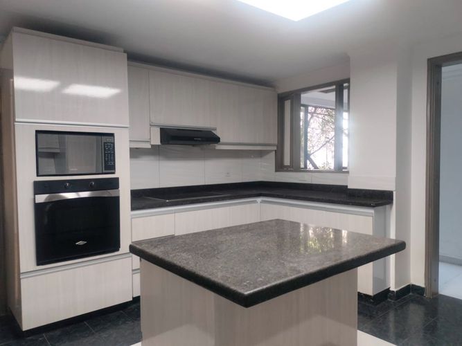 Apartamento de 4 alcobas en venta en El Poblado, Medellín, 239 m² · foto 8 de 19