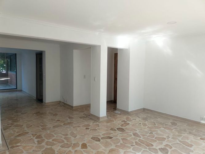 Apartamento de 4 alcobas en venta en El Poblado, Medellín, 239 m² · foto 14 de 19