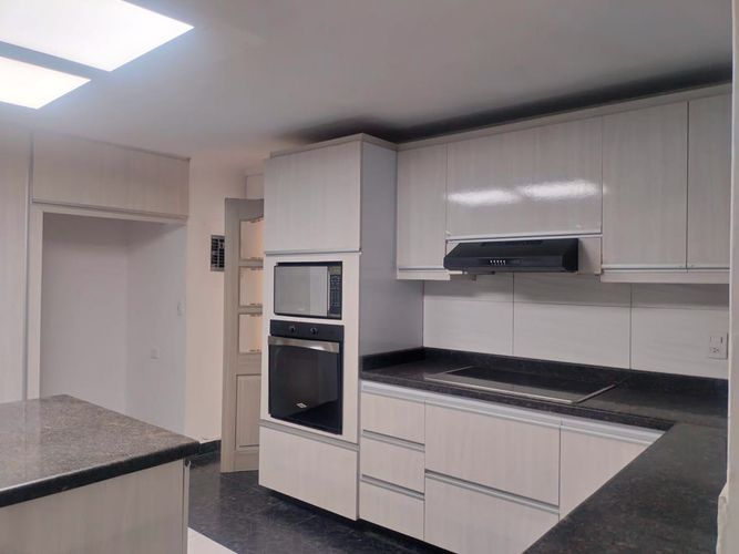 Apartamento de 4 alcobas en venta en El Poblado, Medellín, 239 m² · foto 11 de 19
