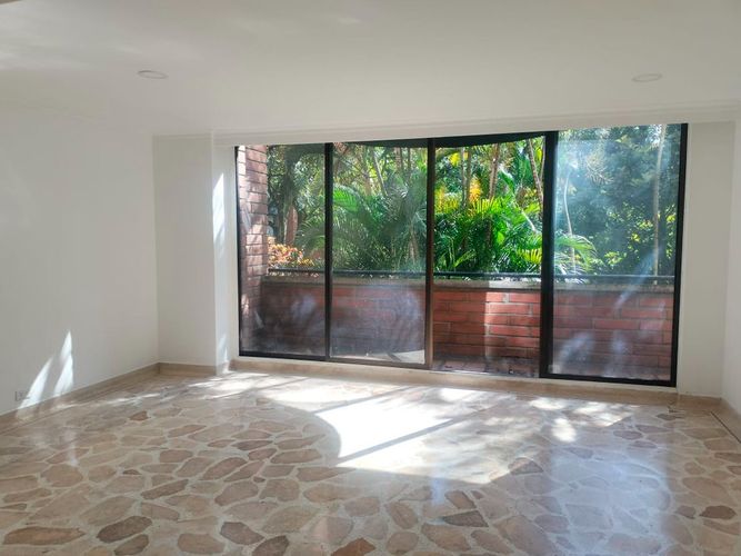 Apartamento de 4 alcobas en venta en El Poblado, Medellín, 239 m² · foto 1 de 19