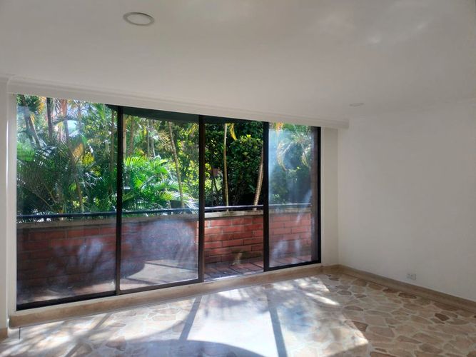 Apartamento de 4 alcobas en venta en El Poblado, Medellín, 239 m² · foto 5 de 19
