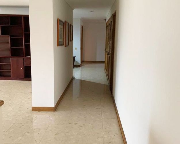 Apartamento de 3 alcobas en arriendo en El Poblado, Medellín, 215 m² · foto 2 de 14