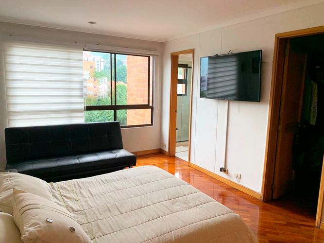 Apartamento de 3 alcobas en arriendo en El Poblado, Medellín, 215 m² · foto 6 de 14