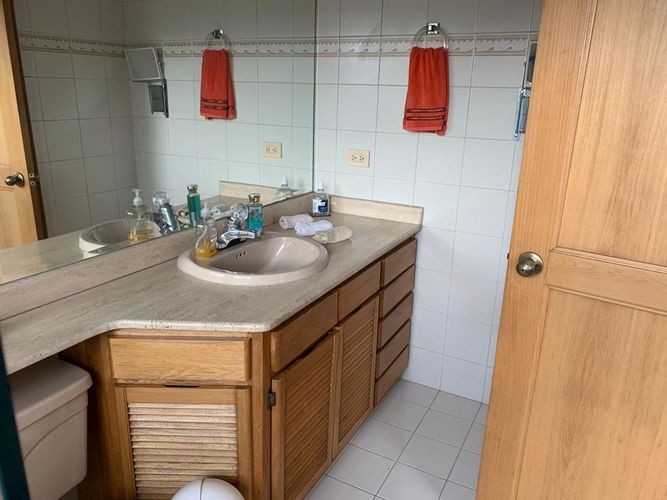 Apartamento de 3 alcobas en arriendo en El Poblado, Medellín, 215 m² · foto 13 de 14