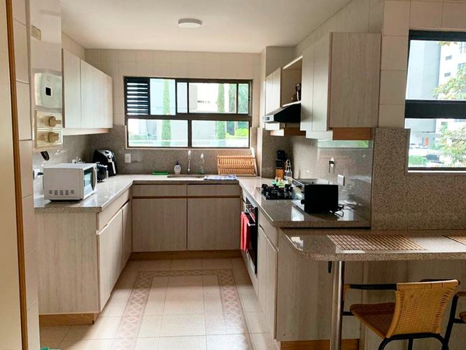 Apartamento de 3 alcobas en arriendo en El Poblado, Medellín, 215 m² · foto 4 de 14