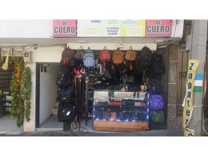 Casa de 3 alcobas en venta en Las Mercedes, Medellín, 234 m² · foto 2 de 18