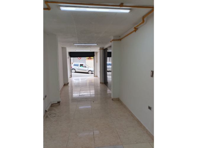 Casa de 3 alcobas en venta en Las Mercedes, Medellín, 234 m² · foto 3 de 18