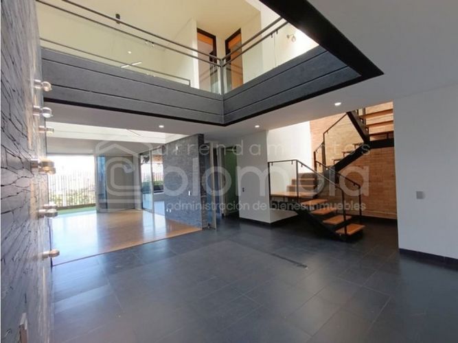 Casa de 4 alcobas en venta en Viviendas Del Sur, Envigado, 380 m² · foto 2 de 24