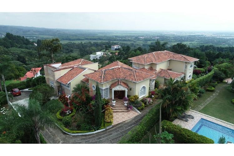Casa de 6 alcobas en venta en Porerito, Jamundí, 620 m² · foto 2 de 24