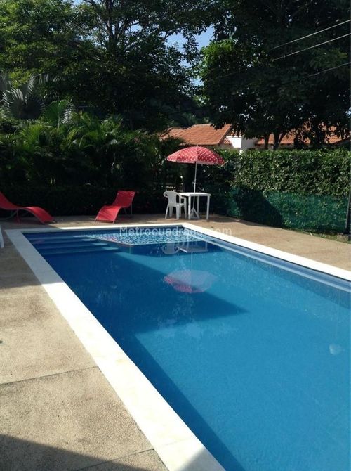 Casa de 3 alcobas en venta en Miraflores, Girardot, 140 m² · foto 2 de 12