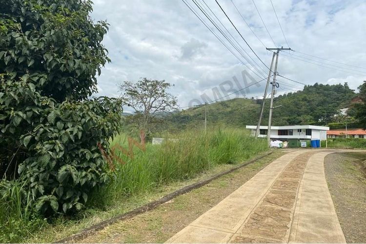 Lote en venta en Porerito, Jamundí, 3360 m² · foto 2 de 11