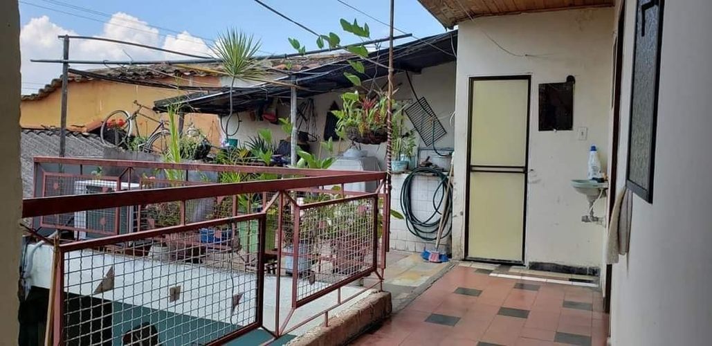 Casa de 10 alcobas en venta en Garcia Rovira, Bucaramanga, 260 m² · foto 11 de 12