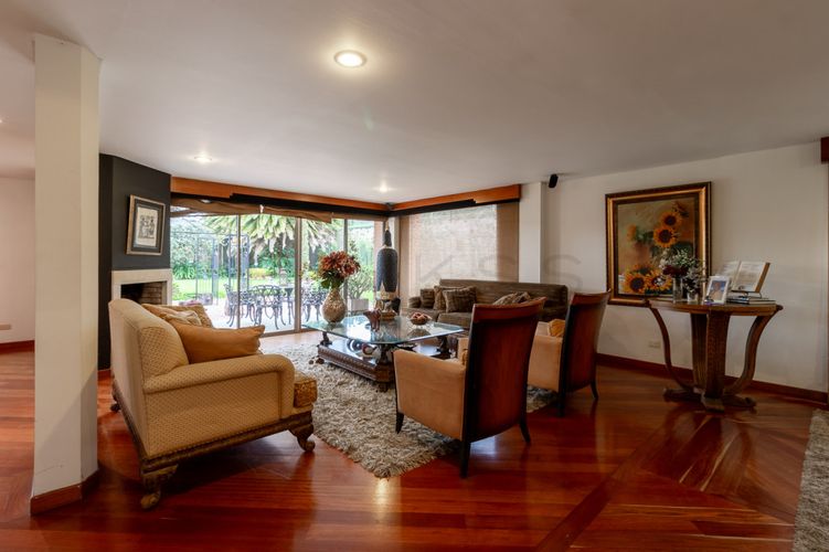 Casa en venta en San Jose De Bavaria, Bogotá · foto 2 de 24