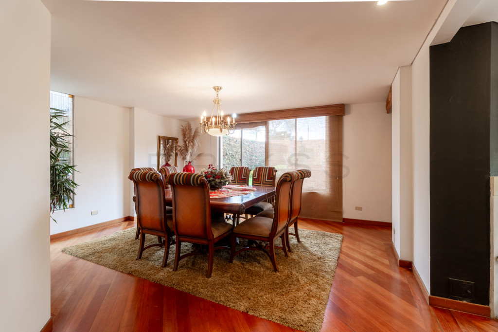 Casa en venta en San Jose De Bavaria, Bogotá · foto 3 de 24