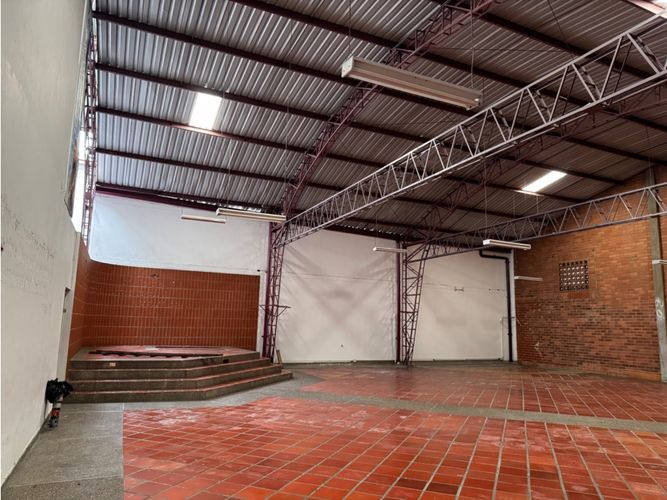 Local en venta en Villa Flora, Medellín, 1083 m² · foto 2 de 24