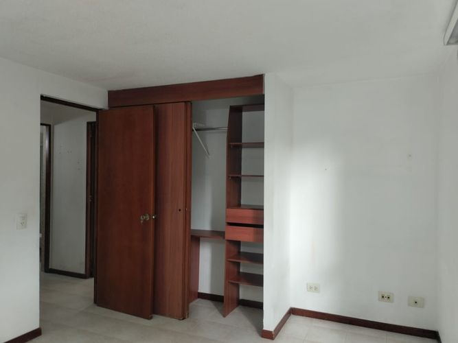 Apartamento de 2 alcobas en arriendo en El Poblado, Medellín, 73 m² · foto 11 de 14