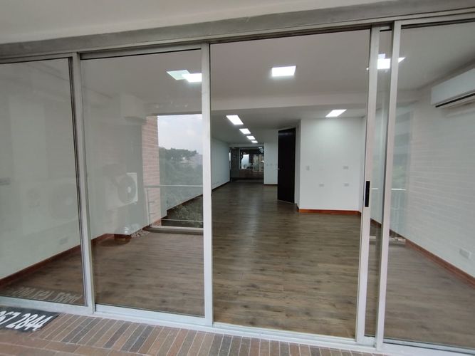 Oficina en arriendo en El Poblado, Medellín, 66 m² · foto 2 de 16