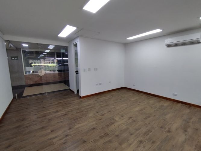 Oficina en arriendo en El Poblado, Medellín, 66 m² · foto 10 de 16