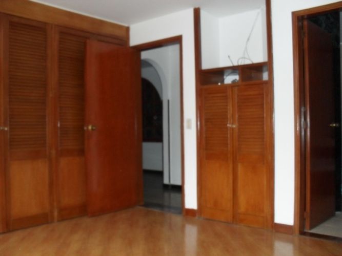 Apartamento de 3 alcobas en venta en Santa Barbara, Bogotá, 132 m² · foto 14 de 24