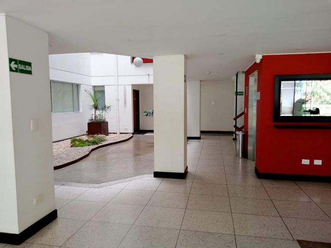 Apartamento de 2 alcobas en venta en Santa Barbara Central, Bogotá, 87 m² · foto 2 de 21