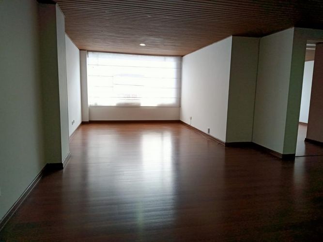 Apartamento de 2 alcobas en venta en Santa Barbara Central, Bogotá, 87 m² · foto 3 de 21
