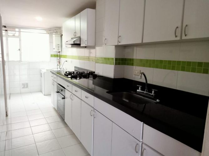 Apartamento de 2 alcobas en venta en Santa Barbara Central, Bogotá, 87 m² · foto 5 de 21