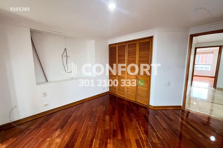 Apartamento de 3 alcobas en arriendo en Los Balsos, Medellín, 226 m² · foto 3 de 23