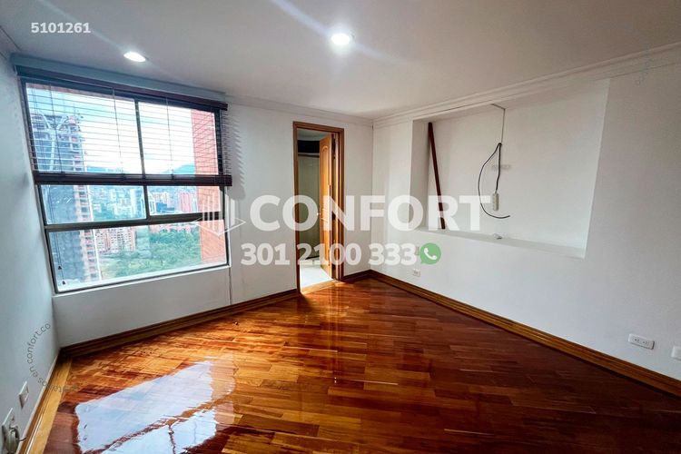 Apartamento de 3 alcobas en arriendo en Los Balsos, Medellín, 226 m² · foto 4 de 23