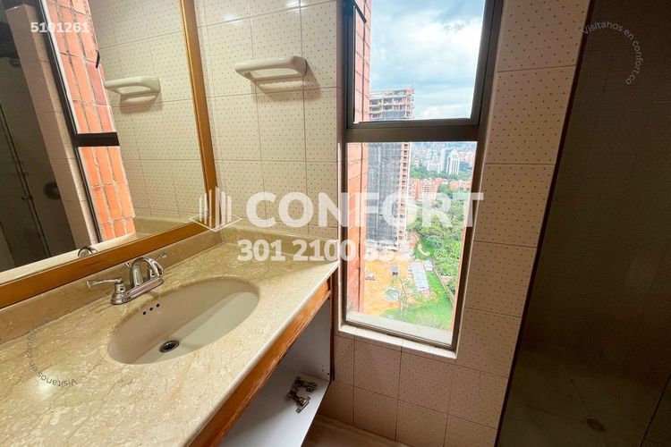 Apartamento de 3 alcobas en arriendo en Los Balsos, Medellín, 226 m² · foto 7 de 23