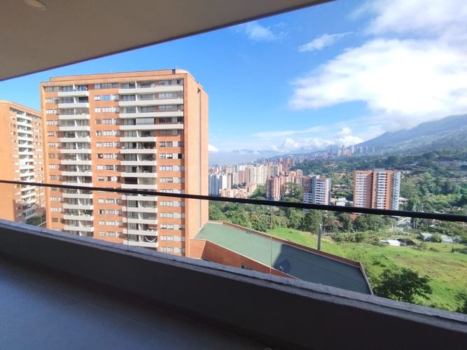 Apartamento de 3 alcobas en arriendo en Loma Del Escobero, Envigado, 110 m² · foto 2 de 17