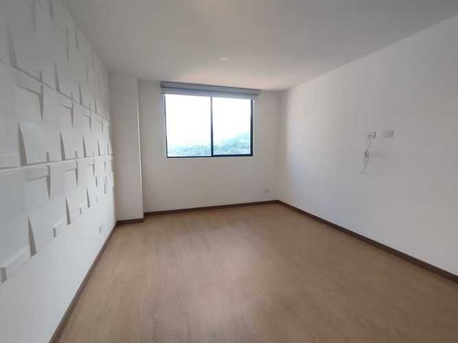 Apartamento de 3 alcobas en arriendo en Loma Del Escobero, Envigado, 110 m² · foto 3 de 17