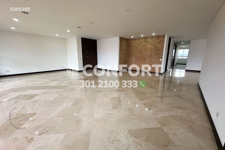 Apartamento de 3 alcobas en arriendo en Los Colores, Medellín, 300 m² · foto 2 de 24