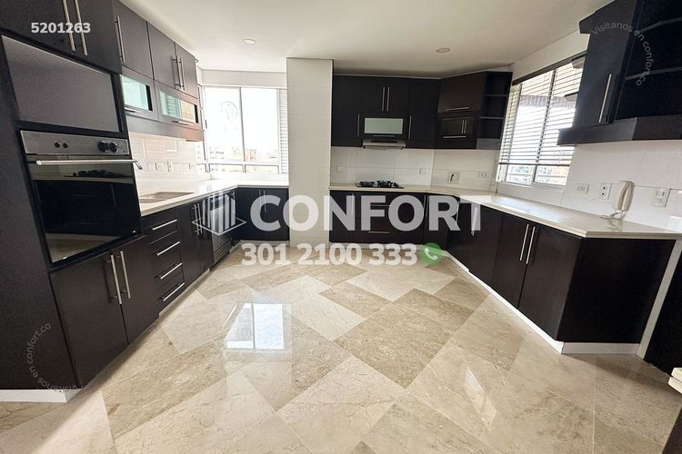 Apartamento de 3 alcobas en arriendo en Los Colores, Medellín, 300 m² · foto 6 de 24