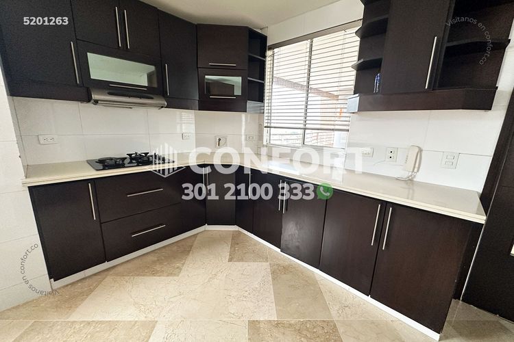 Apartamento de 3 alcobas en arriendo en Los Colores, Medellín, 300 m² · foto 8 de 24