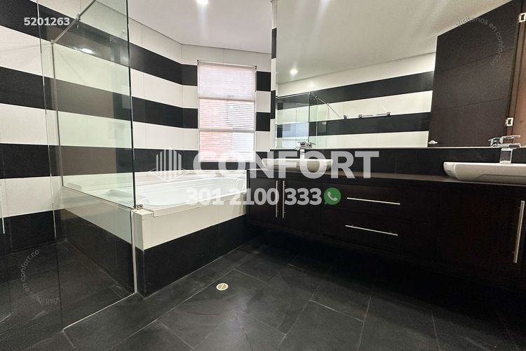 Apartamento de 3 alcobas en arriendo en Los Colores, Medellín, 300 m² · foto 15 de 24