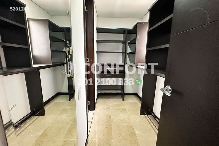 Apartamento de 3 alcobas en arriendo en Los Colores, Medellín, 300 m² · foto 19 de 24