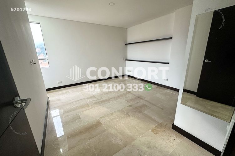 Apartamento de 3 alcobas en arriendo en Los Colores, Medellín, 300 m² · foto 21 de 24