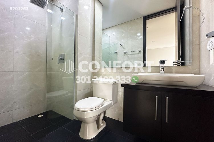 Apartamento de 3 alcobas en arriendo en Los Colores, Medellín, 300 m² · foto 23 de 24