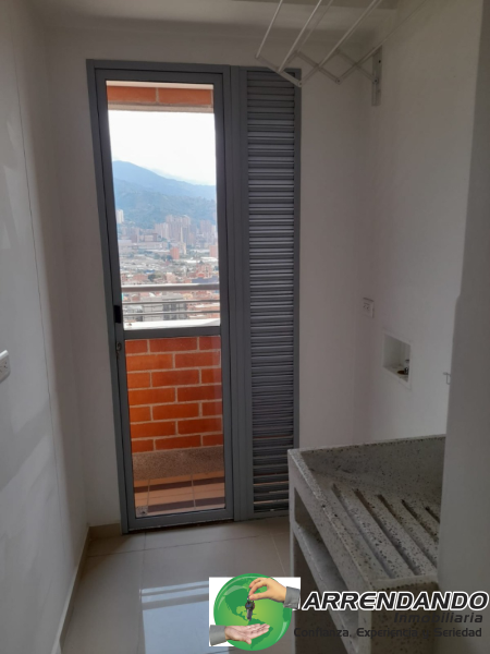 Apartamento en venta en Centro, Itagüí · foto 3 de 14