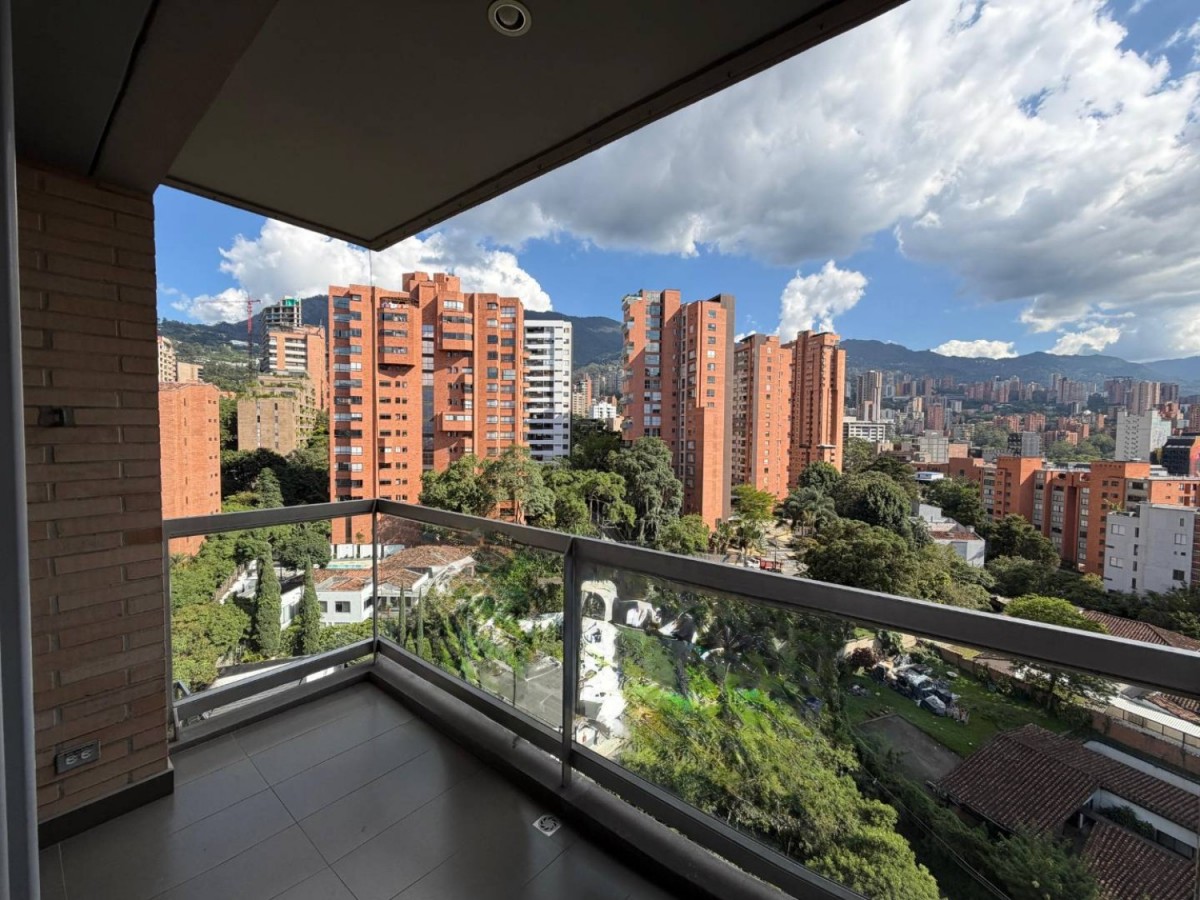 Apartamento en arriendo en Lalinde, Medellín · foto 3 de 18