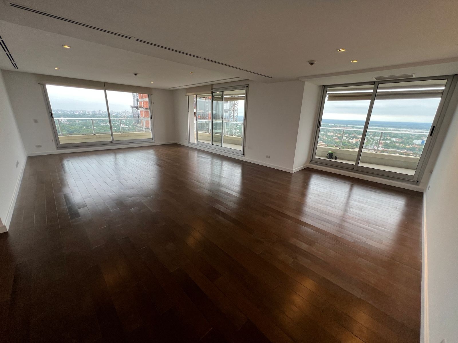 ALQUILO DEPTO SEMI PISO 4 DORMITORIOS, ESCRITORIO EDIFICIO PALACIO DE LOS PATOS — foto 3