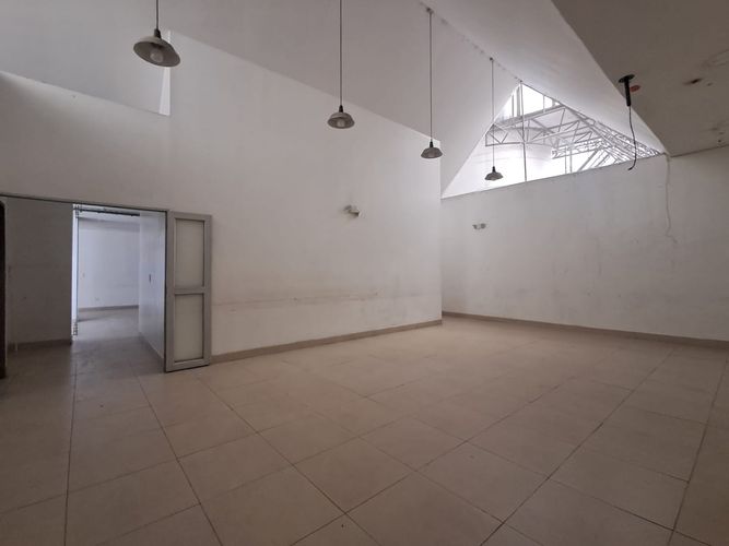 Local en arriendo en Sector Plaza De Bolivar, Pereira, 750 m² · foto 2 de 11